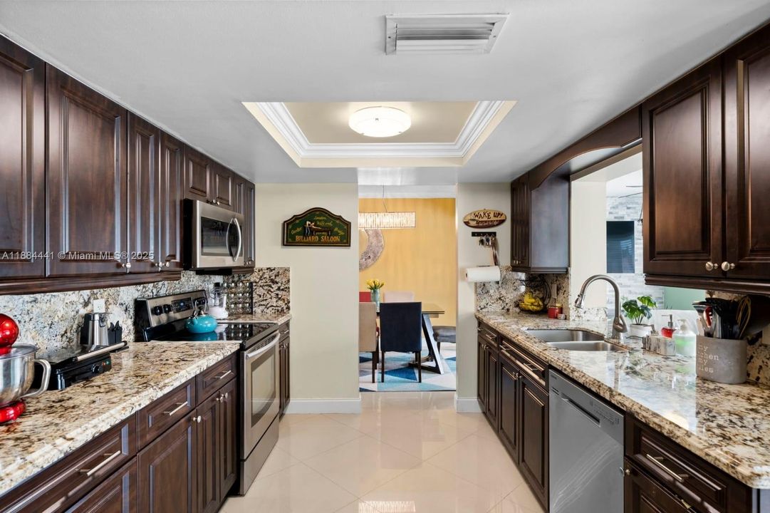 For Sale: $434,900 (2 beds, 2 baths, 1575 Square Feet)
