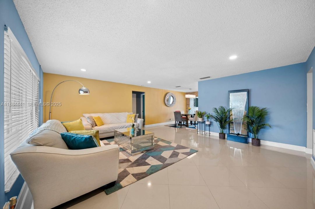 For Sale: $434,900 (2 beds, 2 baths, 1575 Square Feet)