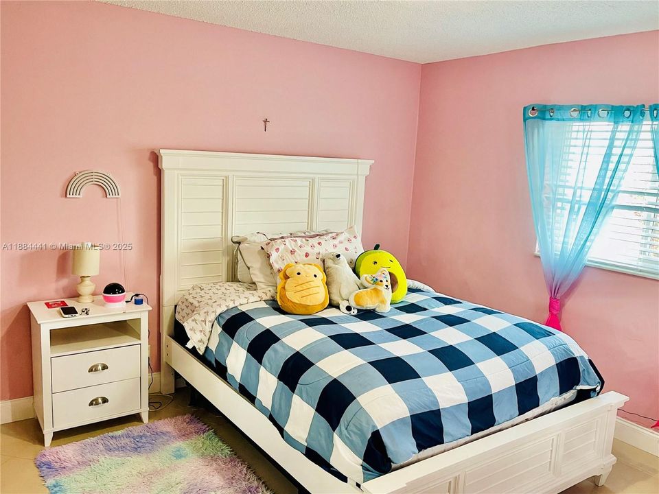 For Sale: $434,900 (2 beds, 2 baths, 1575 Square Feet)