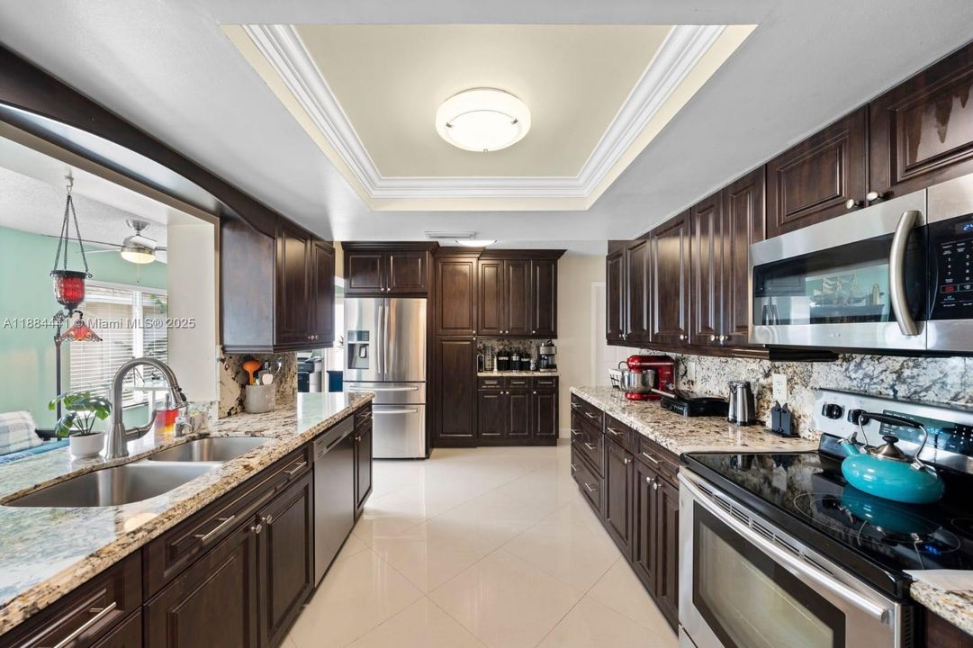 For Sale: $434,900 (2 beds, 2 baths, 1575 Square Feet)