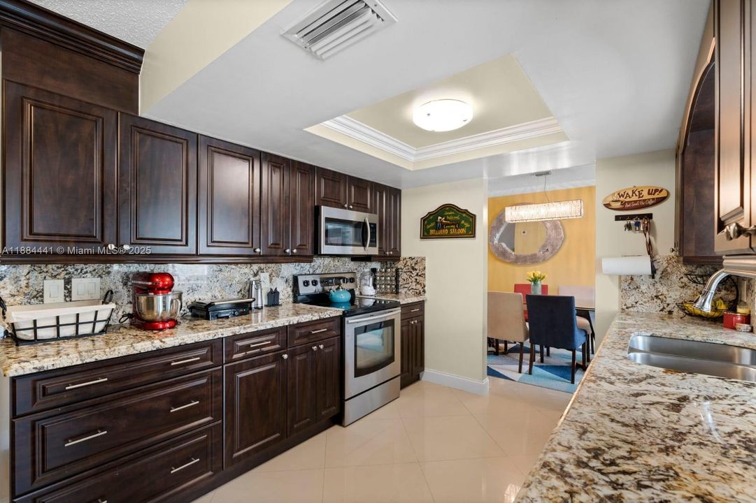 For Sale: $434,900 (2 beds, 2 baths, 1575 Square Feet)