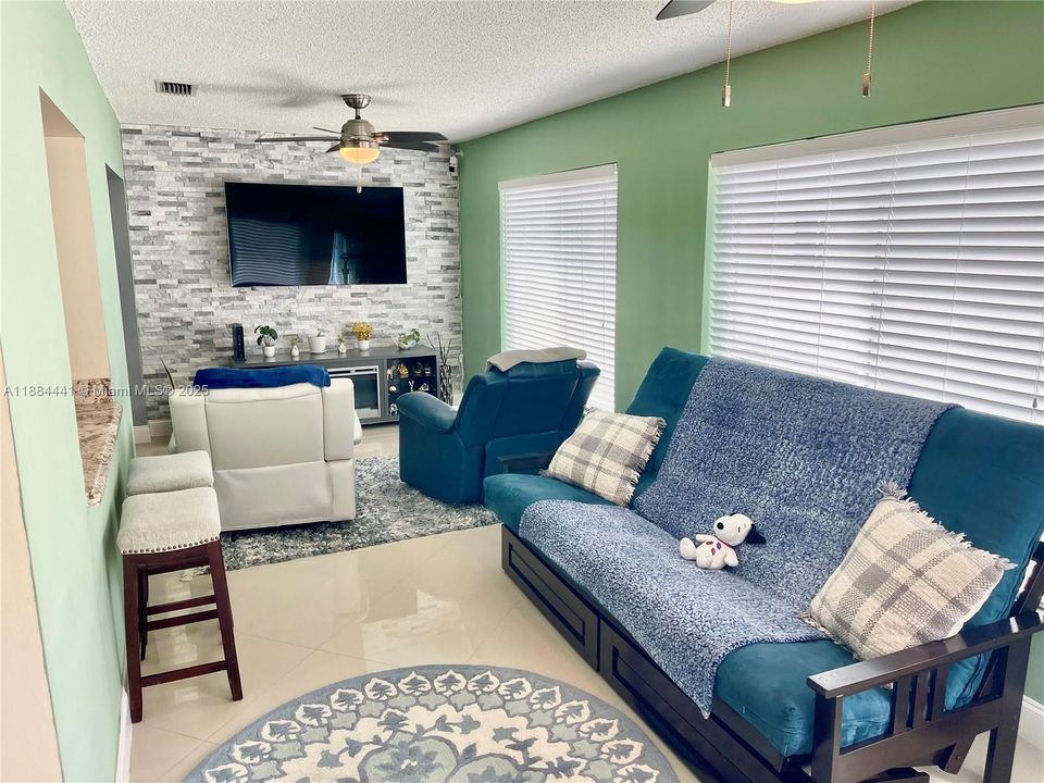 For Sale: $434,900 (2 beds, 2 baths, 1575 Square Feet)