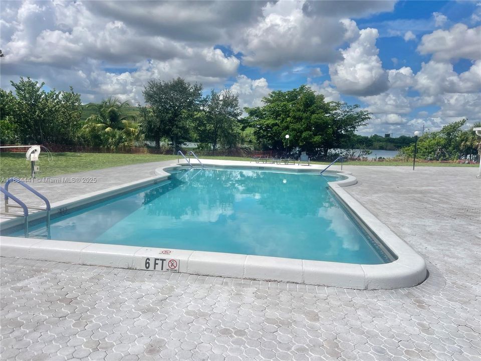 For Sale: $434,900 (2 beds, 2 baths, 1575 Square Feet)