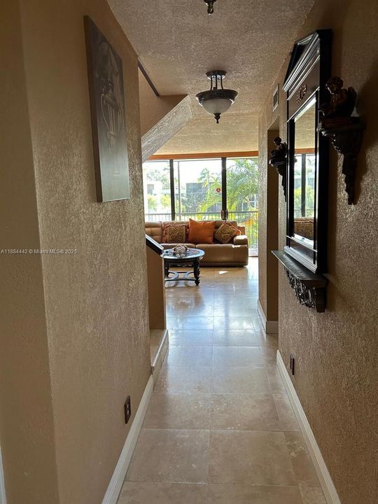 Под контрактом: $245,000 (2 спален, 2 ванн, 1230 Квадратных фут)