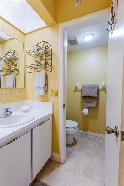 Под контрактом: $245,000 (2 спален, 2 ванн, 1230 Квадратных фут)