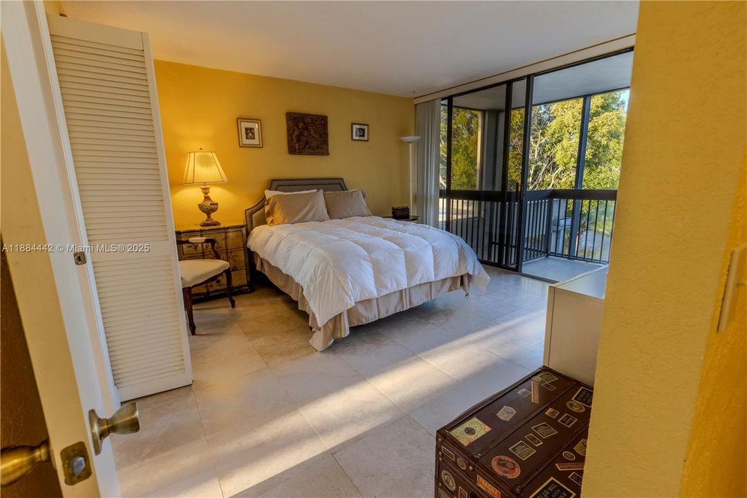 Под контрактом: $245,000 (2 спален, 2 ванн, 1230 Квадратных фут)