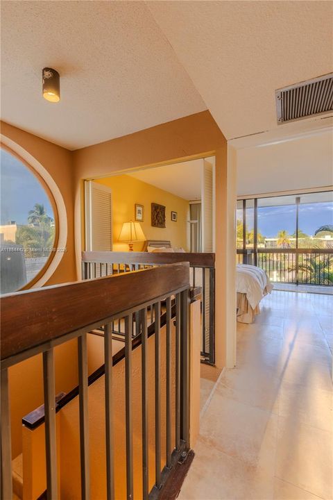 Под контрактом: $245,000 (2 спален, 2 ванн, 1230 Квадратных фут)