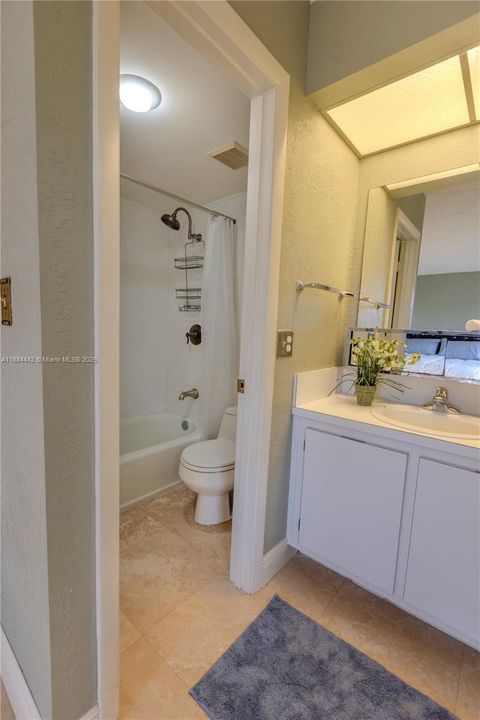 Под контрактом: $245,000 (2 спален, 2 ванн, 1230 Квадратных фут)