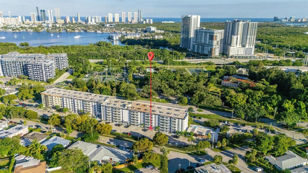 For Sale: $200,000 (1 beds, 1 baths, 728 Square Feet)