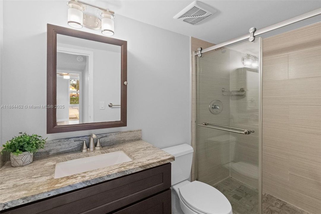 For Sale: $200,000 (1 beds, 1 baths, 728 Square Feet)