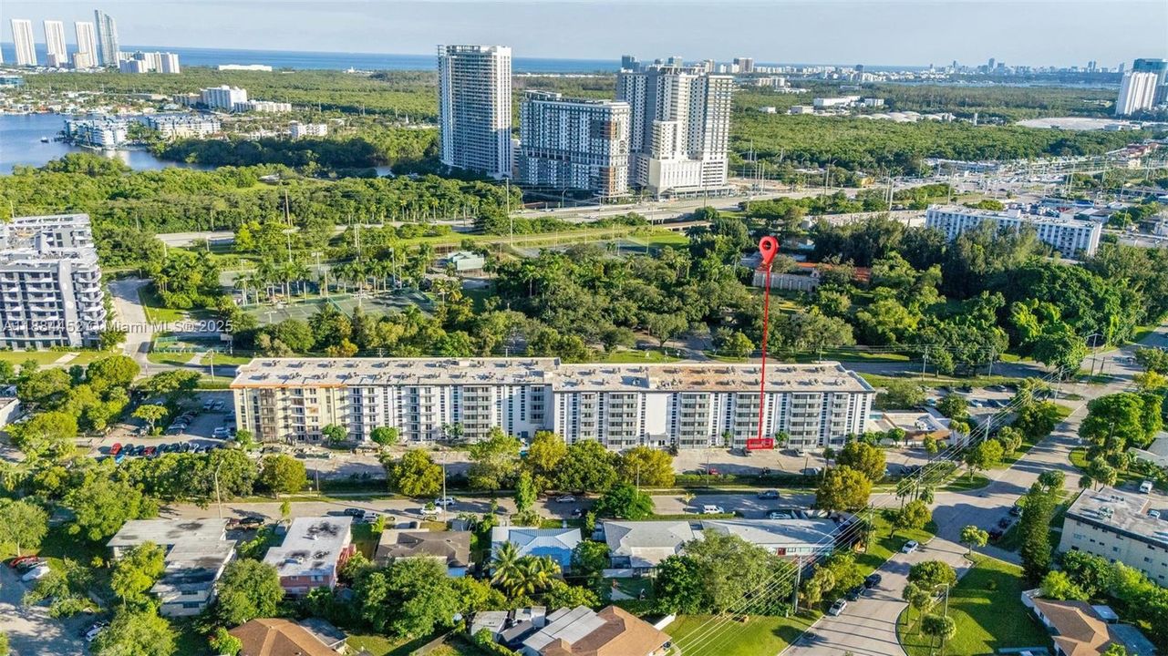 For Sale: $200,000 (1 beds, 1 baths, 728 Square Feet)