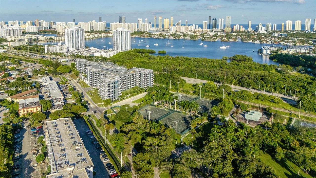 For Sale: $200,000 (1 beds, 1 baths, 728 Square Feet)