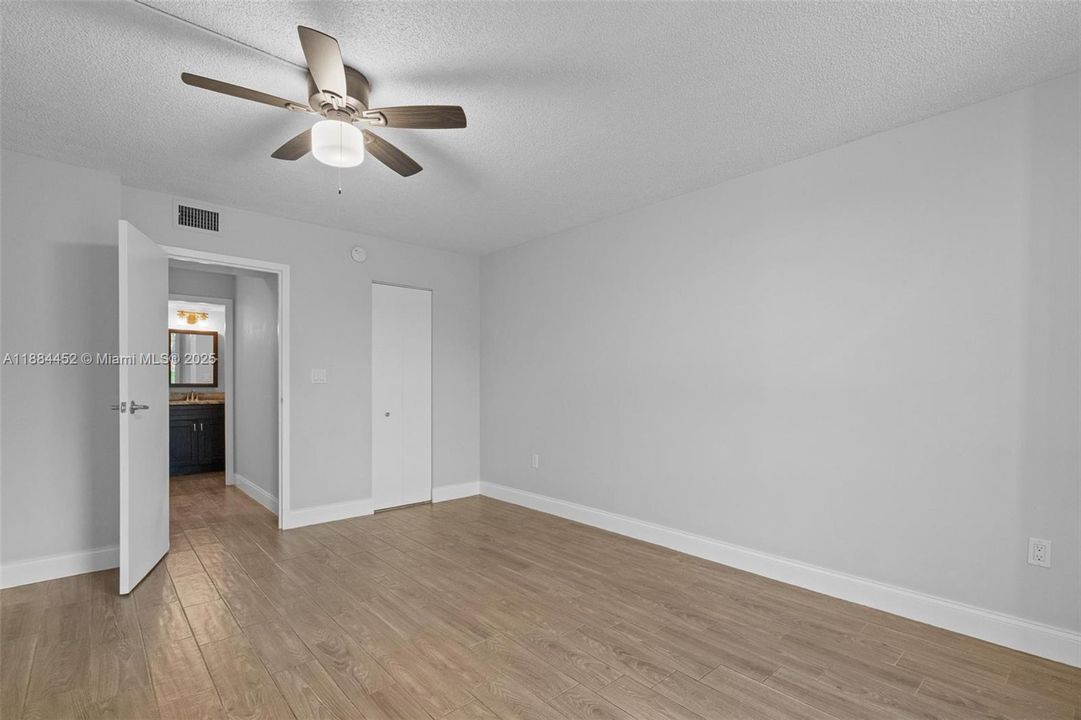 For Sale: $200,000 (1 beds, 1 baths, 728 Square Feet)