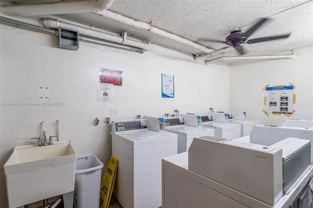 For Sale: $200,000 (1 beds, 1 baths, 728 Square Feet)