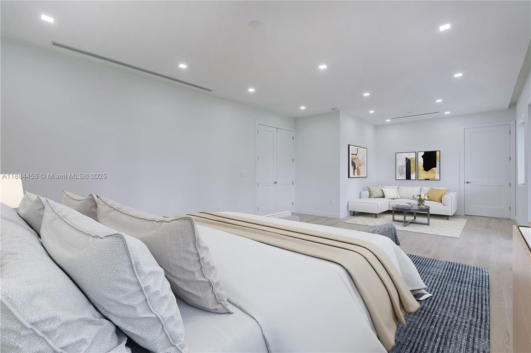 合同活跃: $5,500,000 (6 贝兹, 7 浴室, 6028 平方英尺)