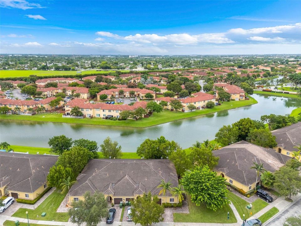 En Venta: $335,000 (3 camas, 2 baños, 1380 Pies cuadrados)