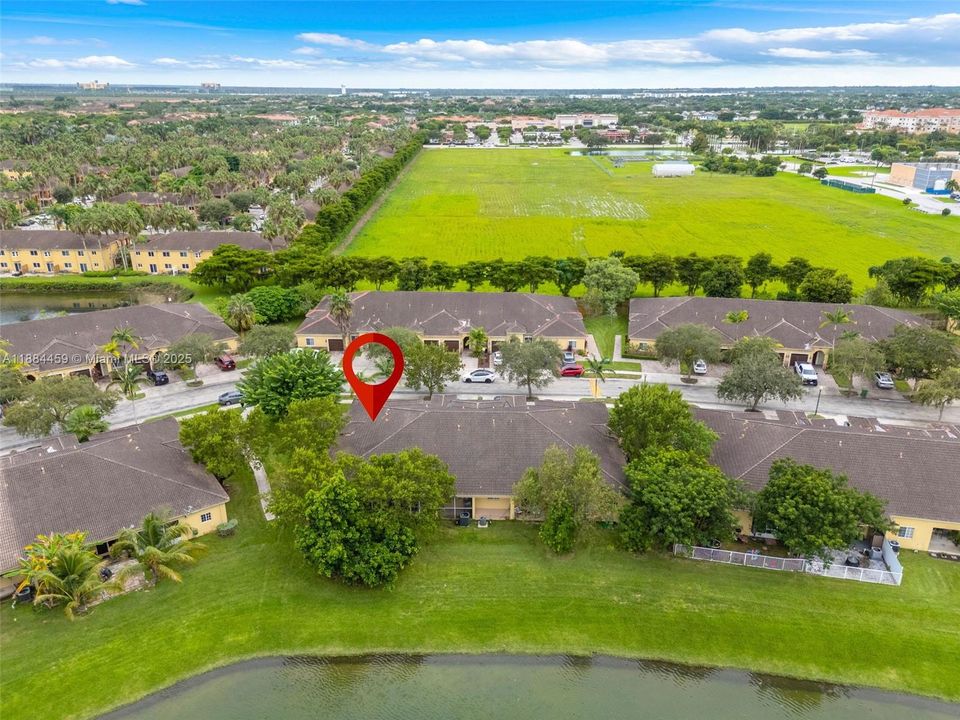 En Venta: $335,000 (3 camas, 2 baños, 1380 Pies cuadrados)