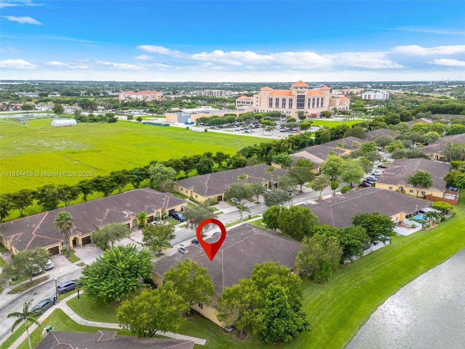 En Venta: $335,000 (3 camas, 2 baños, 1380 Pies cuadrados)