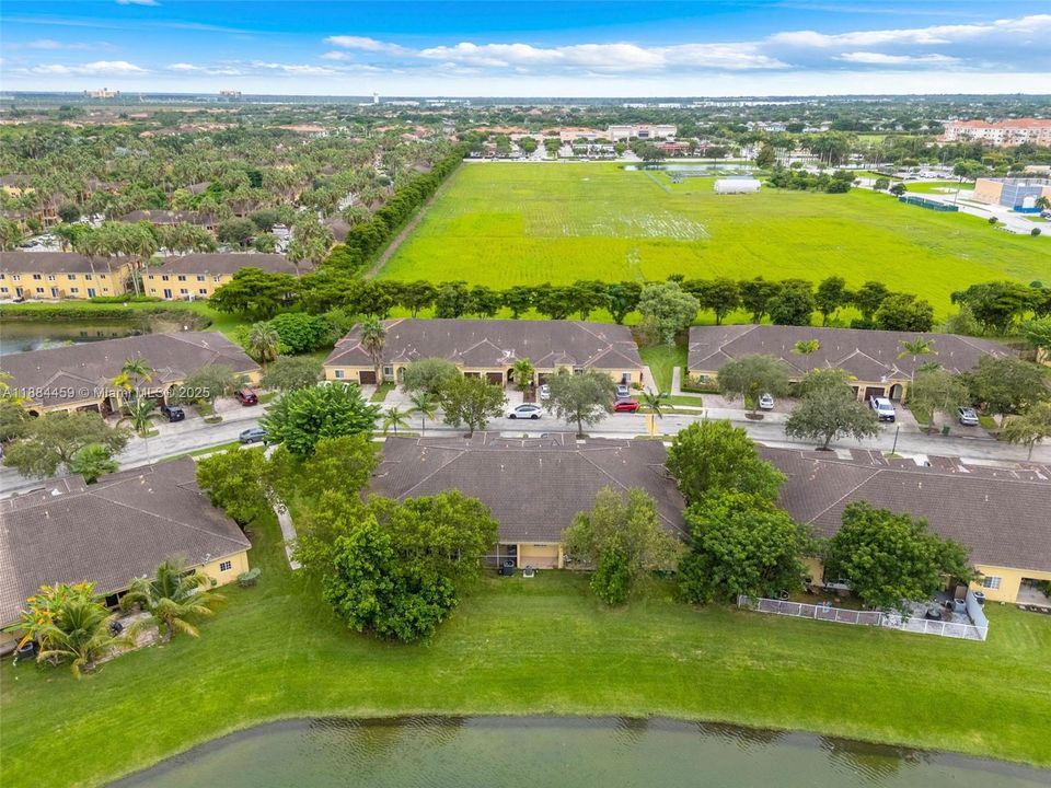 En Venta: $335,000 (3 camas, 2 baños, 1380 Pies cuadrados)