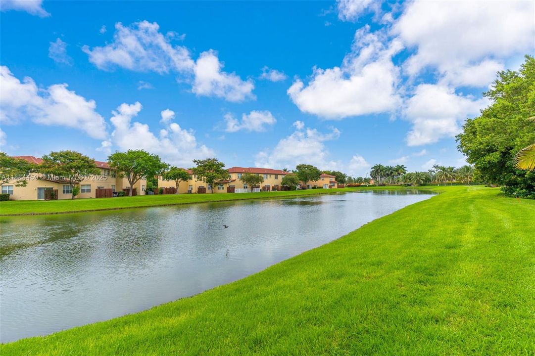 En Venta: $335,000 (3 camas, 2 baños, 1380 Pies cuadrados)