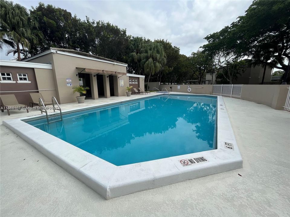 For Sale: $699,999 (2 beds, 2 baths, 1456 Square Feet)