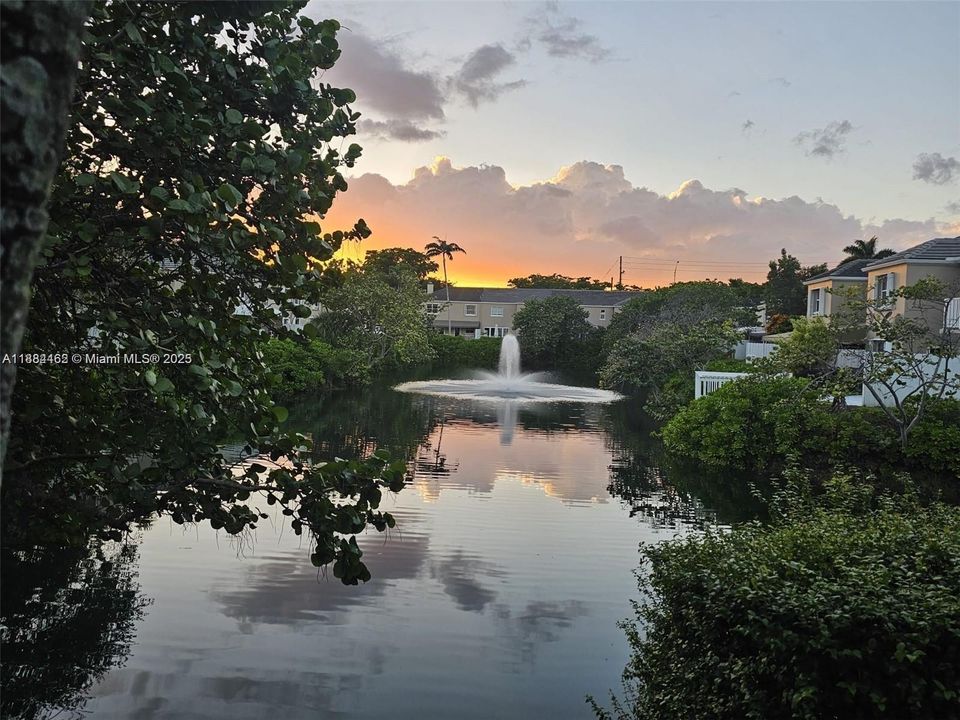 For Sale: $699,999 (2 beds, 2 baths, 1456 Square Feet)