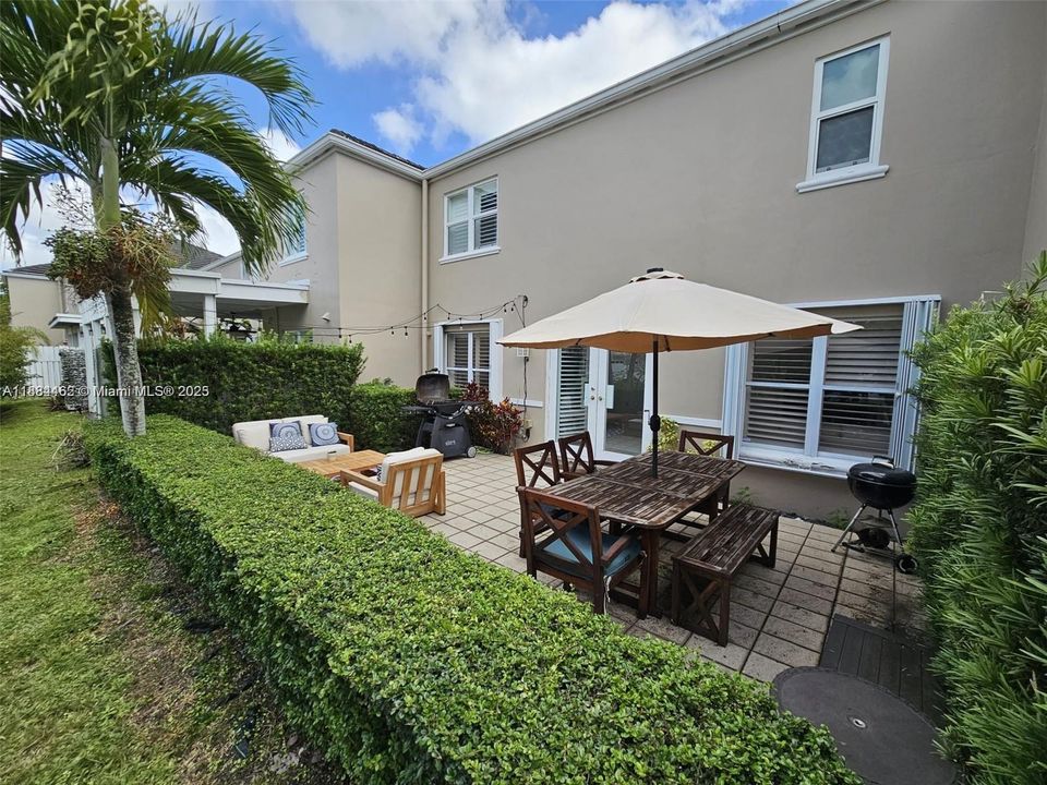 For Sale: $699,999 (2 beds, 2 baths, 1456 Square Feet)