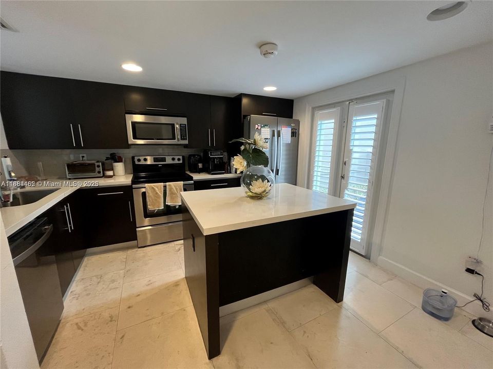 For Sale: $699,999 (2 beds, 2 baths, 1456 Square Feet)