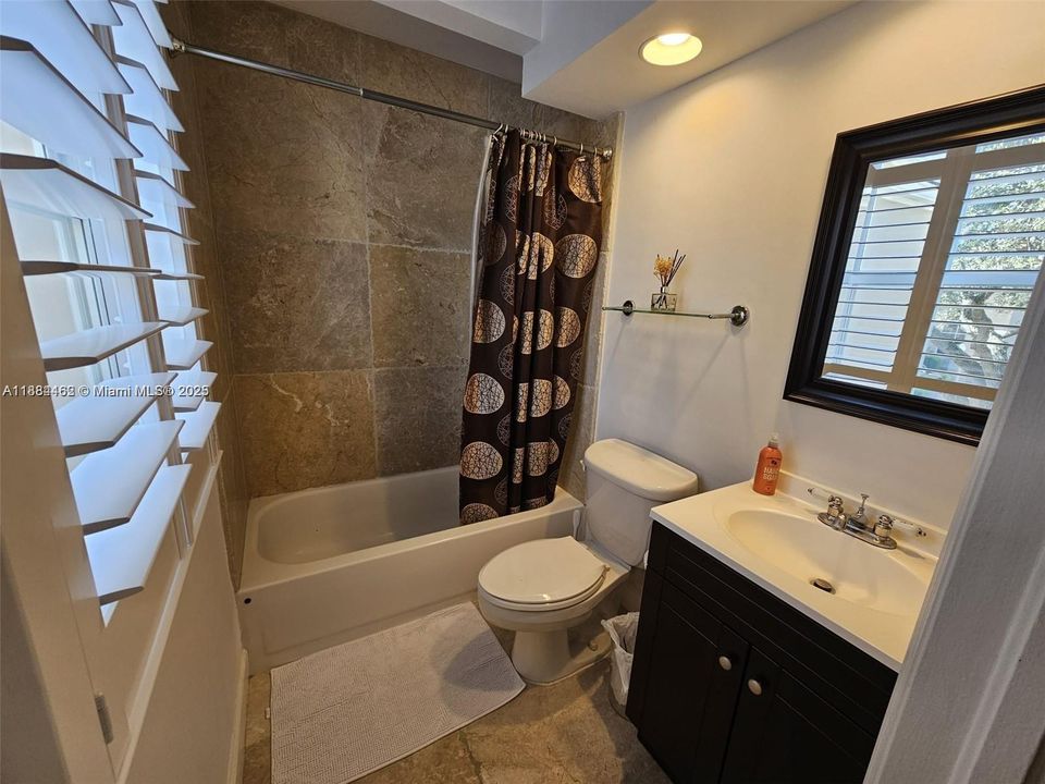 For Sale: $699,999 (2 beds, 2 baths, 1456 Square Feet)