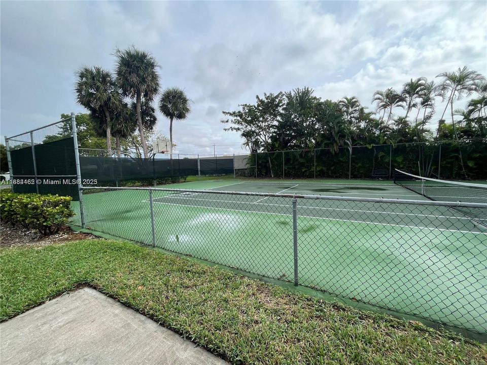 For Sale: $699,999 (2 beds, 2 baths, 1456 Square Feet)