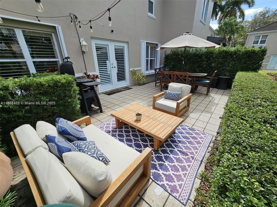 For Sale: $699,999 (2 beds, 2 baths, 1456 Square Feet)