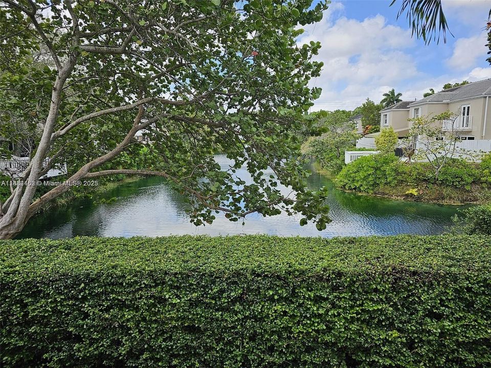 For Sale: $699,999 (2 beds, 2 baths, 1456 Square Feet)