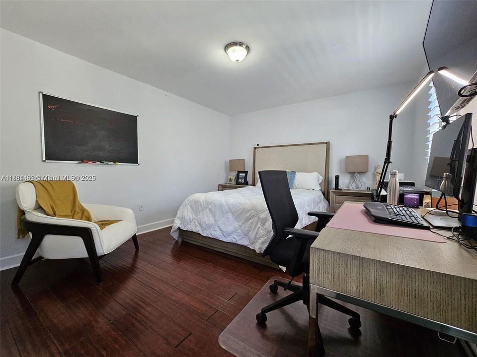 For Sale: $699,999 (2 beds, 2 baths, 1456 Square Feet)