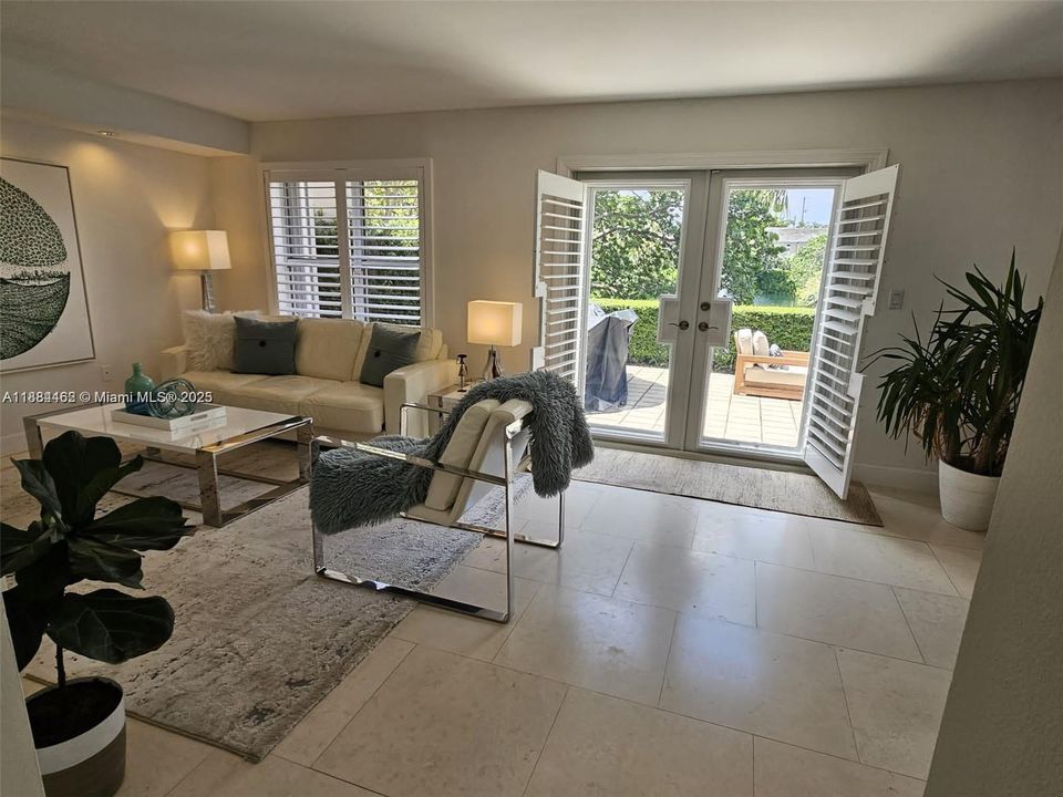 For Sale: $699,999 (2 beds, 2 baths, 1456 Square Feet)