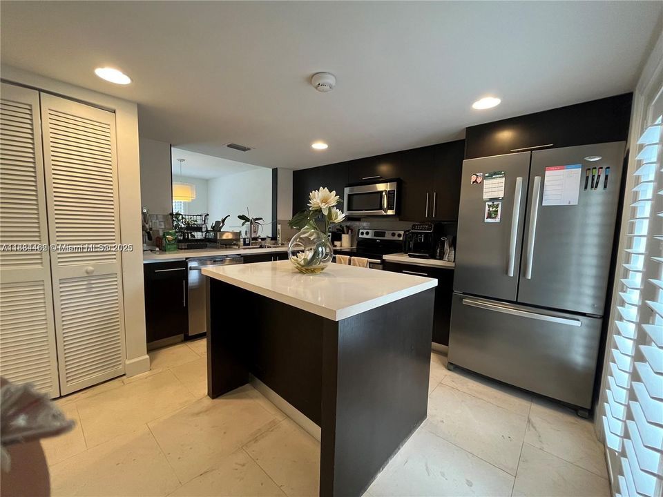 For Sale: $699,999 (2 beds, 2 baths, 1456 Square Feet)