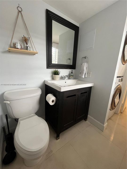 For Sale: $699,999 (2 beds, 2 baths, 1456 Square Feet)