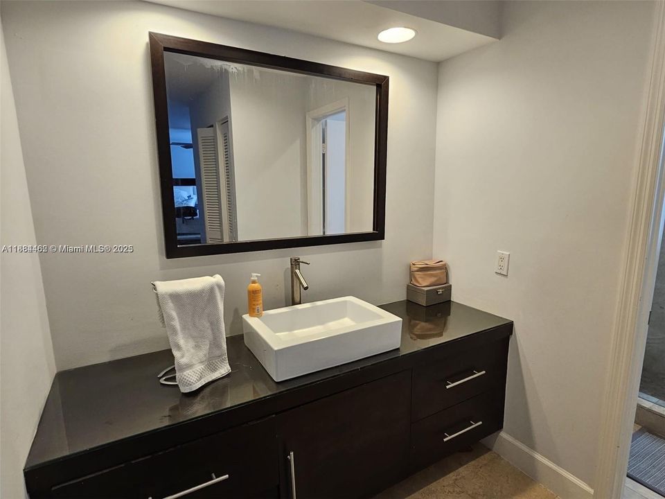 For Sale: $699,999 (2 beds, 2 baths, 1456 Square Feet)