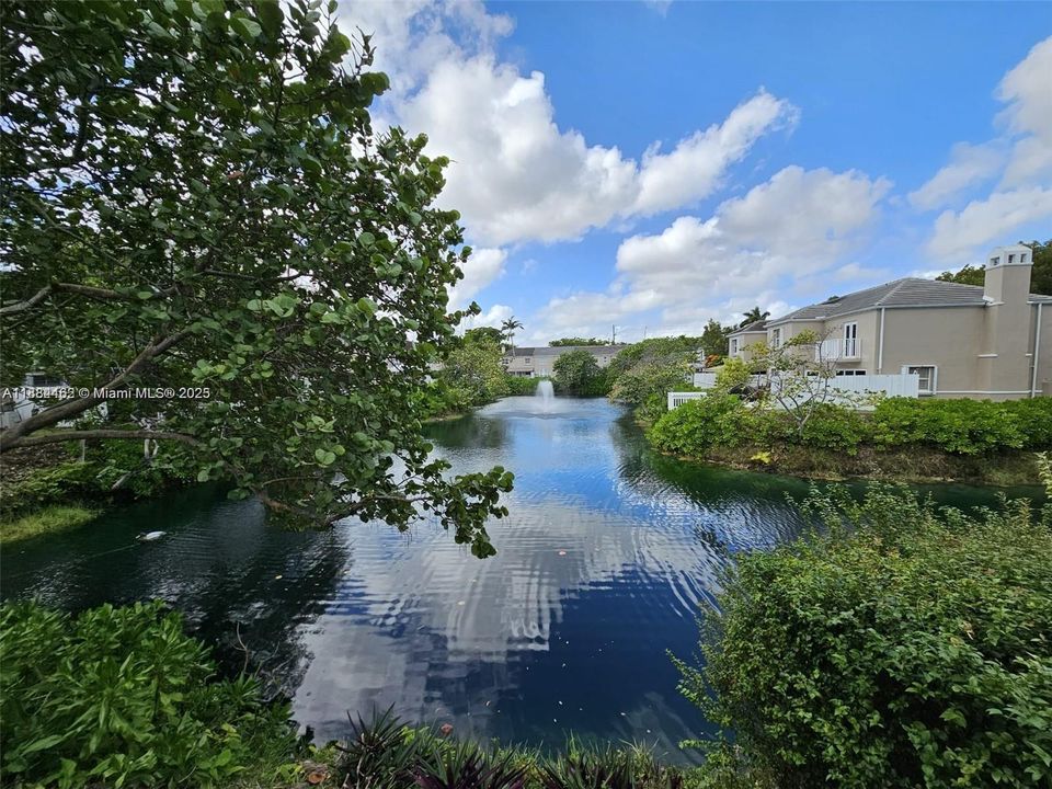 For Sale: $699,999 (2 beds, 2 baths, 1456 Square Feet)