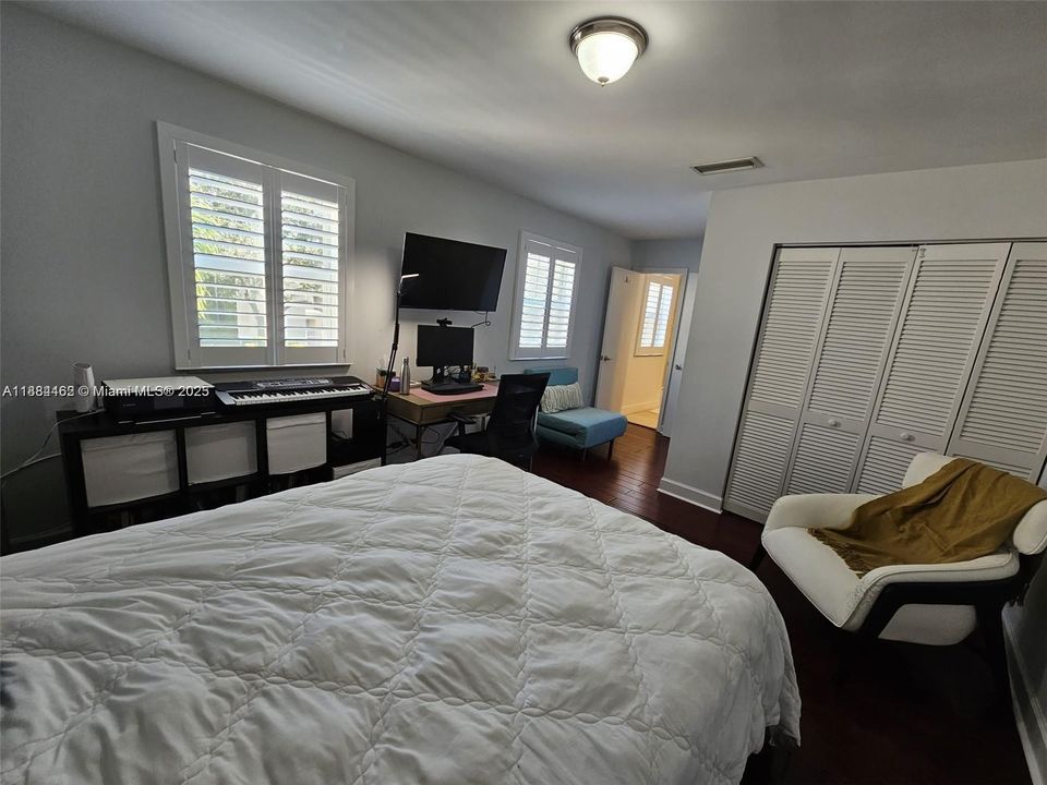 For Sale: $699,999 (2 beds, 2 baths, 1456 Square Feet)