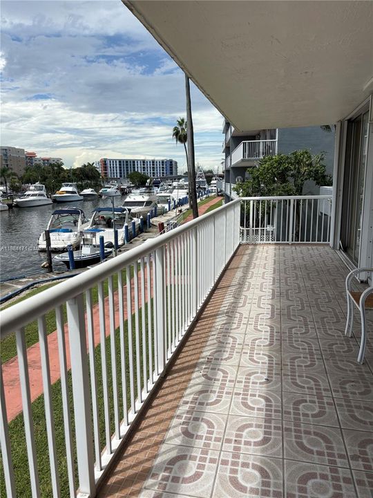 Active With Contract: $250,000 (2 beds, 2 baths, 767 Square Feet)