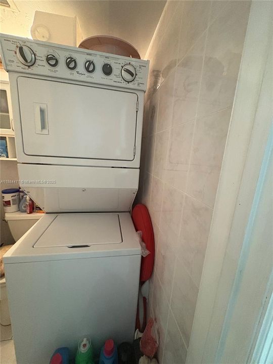 Active With Contract: $250,000 (2 beds, 2 baths, 767 Square Feet)