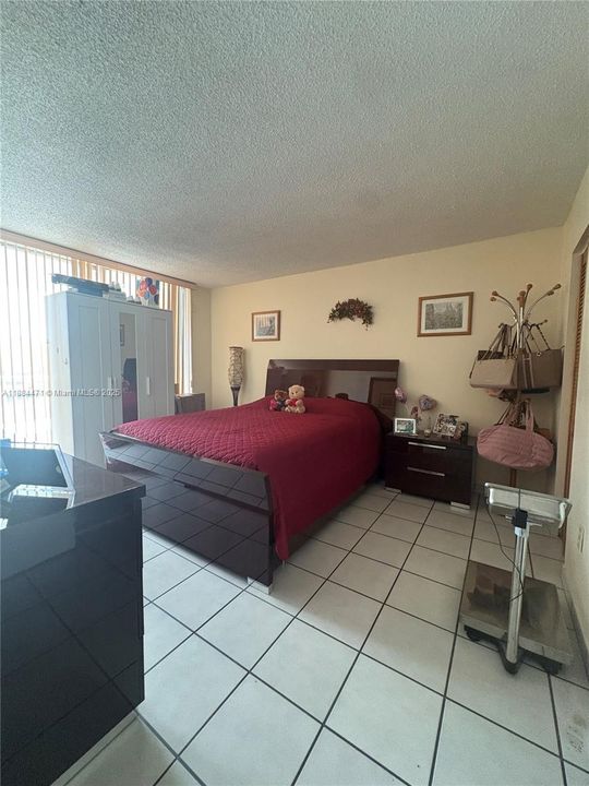 Active With Contract: $250,000 (2 beds, 2 baths, 767 Square Feet)