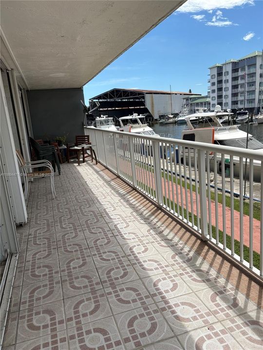 Active With Contract: $250,000 (2 beds, 2 baths, 767 Square Feet)