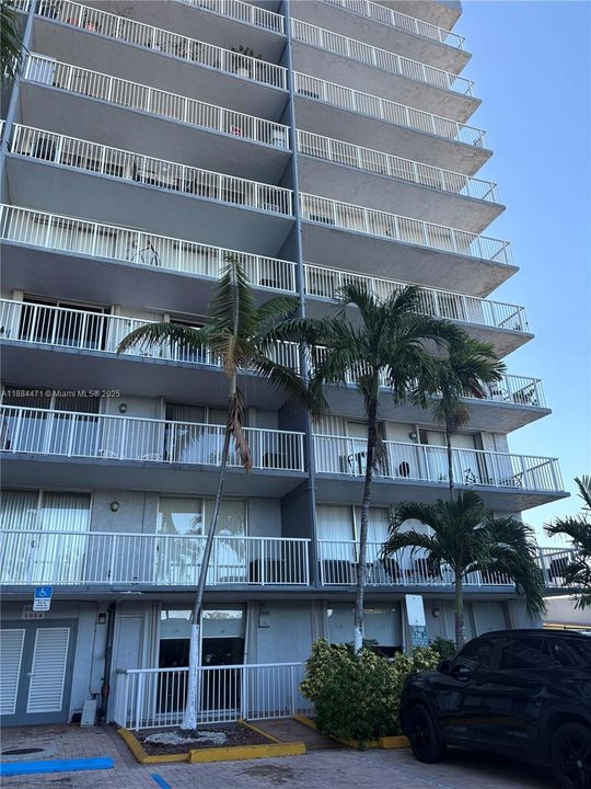 Active With Contract: $250,000 (2 beds, 2 baths, 767 Square Feet)