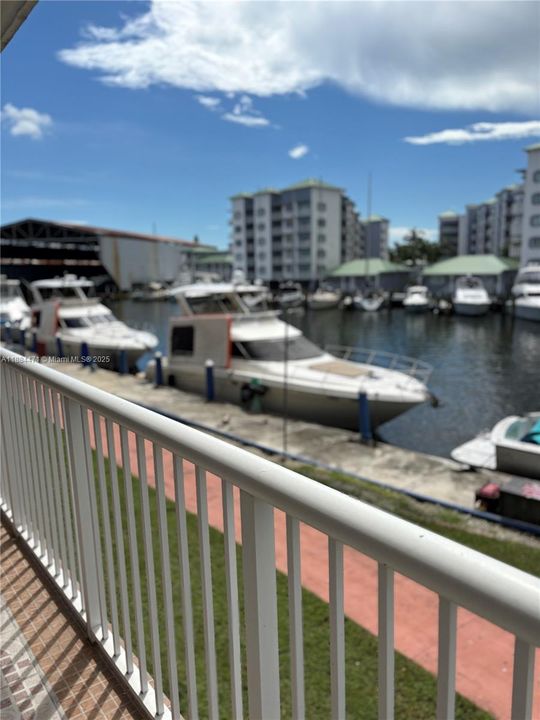 Active With Contract: $250,000 (2 beds, 2 baths, 767 Square Feet)