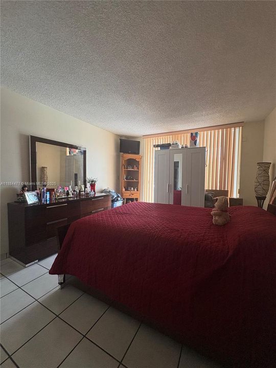 Active With Contract: $250,000 (2 beds, 2 baths, 767 Square Feet)