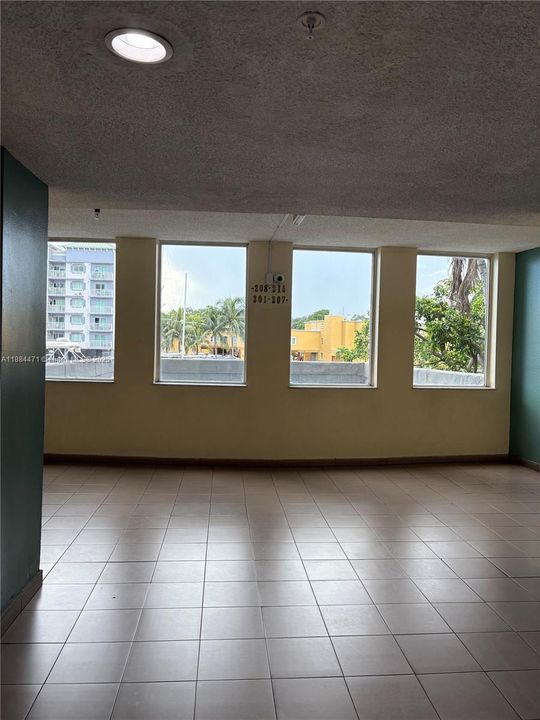 Active With Contract: $250,000 (2 beds, 2 baths, 767 Square Feet)