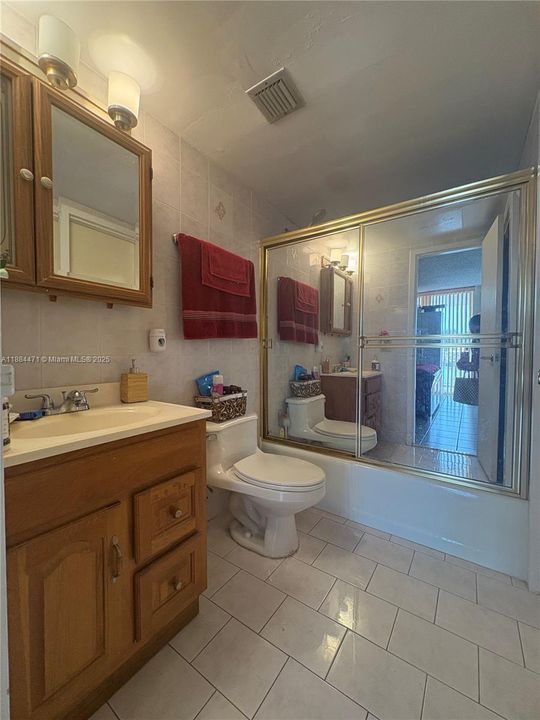 Active With Contract: $250,000 (2 beds, 2 baths, 767 Square Feet)