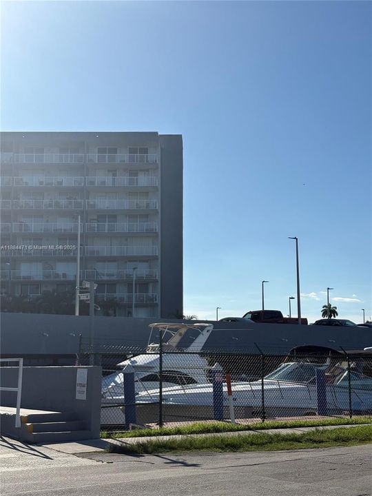 Active With Contract: $250,000 (2 beds, 2 baths, 767 Square Feet)