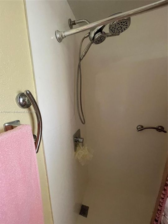 For Sale: $105,999 (1 beds, 1 baths, 620 Square Feet)